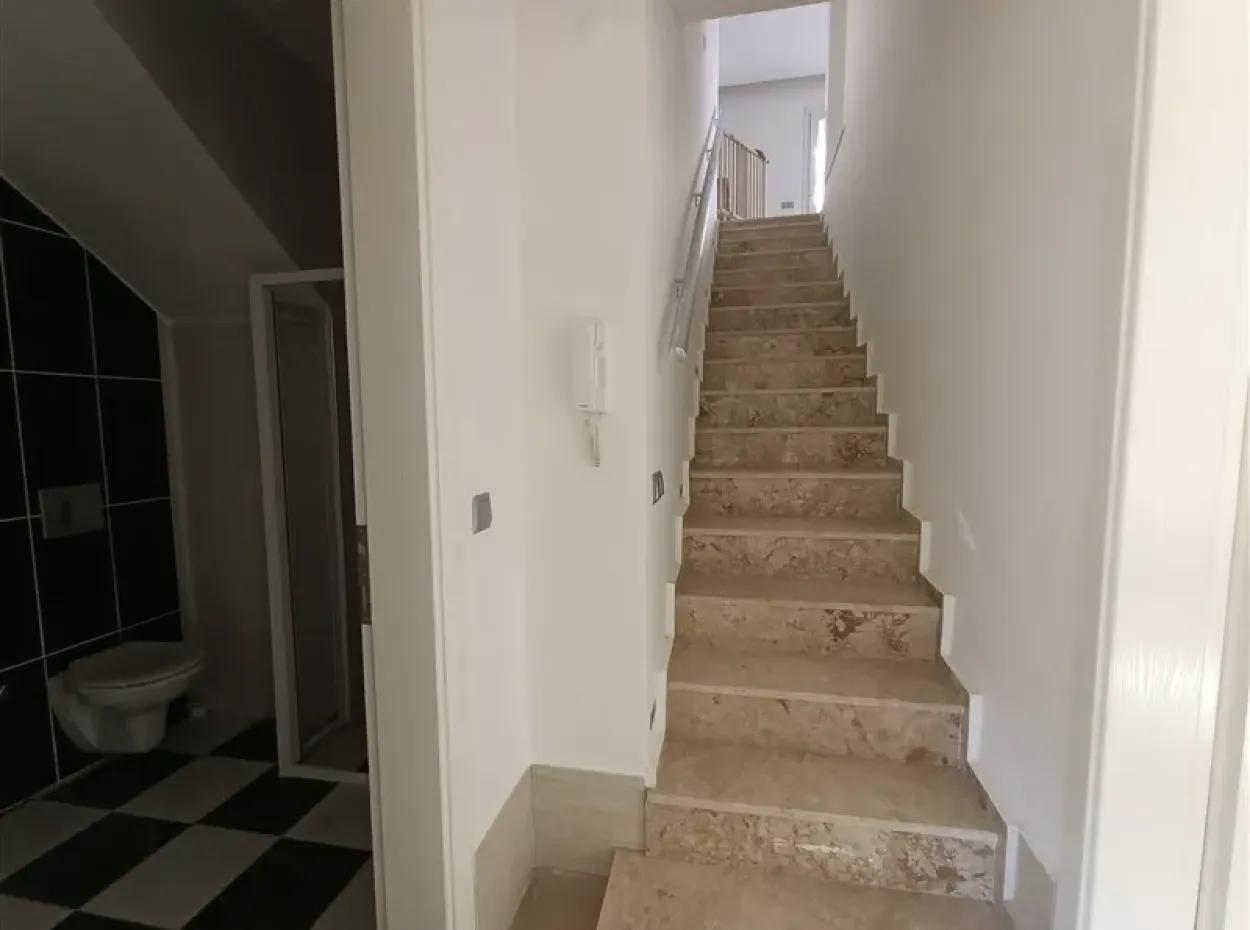 Wohnung Zu Verkaufen In Didim, Reverse Maisonette Zu Verkaufen Mit Großem Balkon Mit Garten