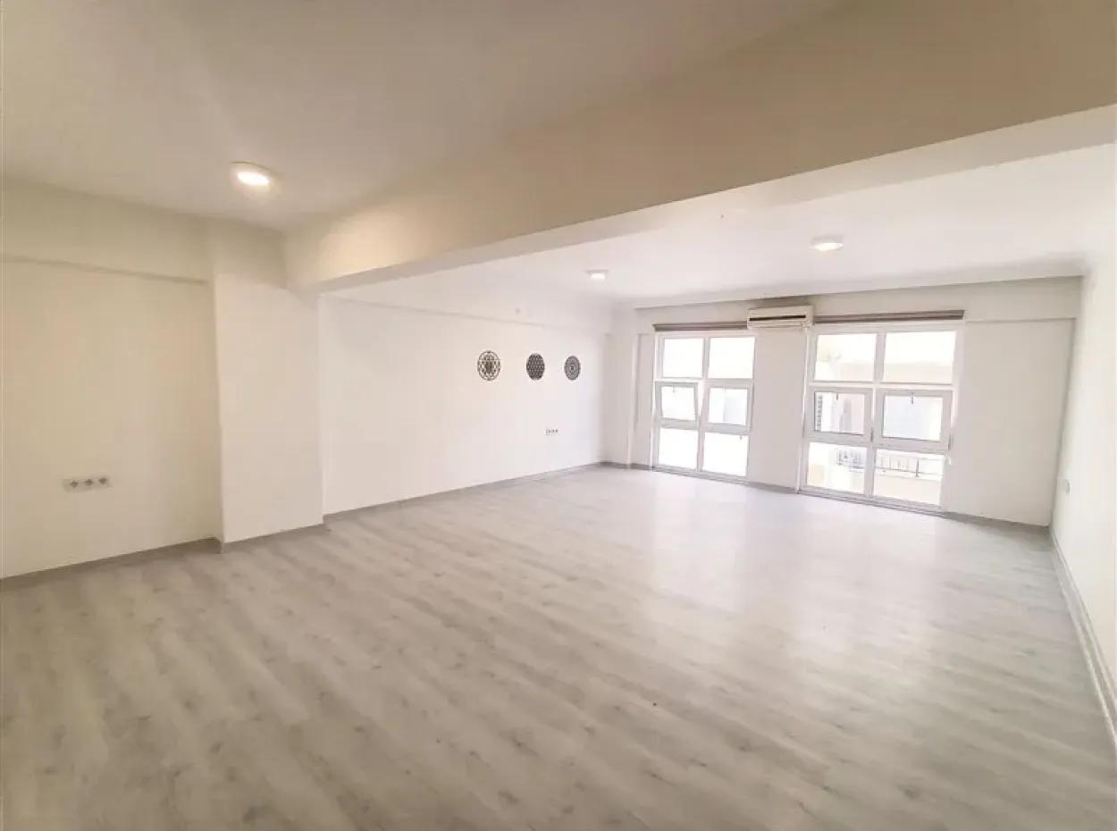 Büro Zu Verkaufen In Didim, Büro Im Gebäude Mit Aufzug Im Hochparterre