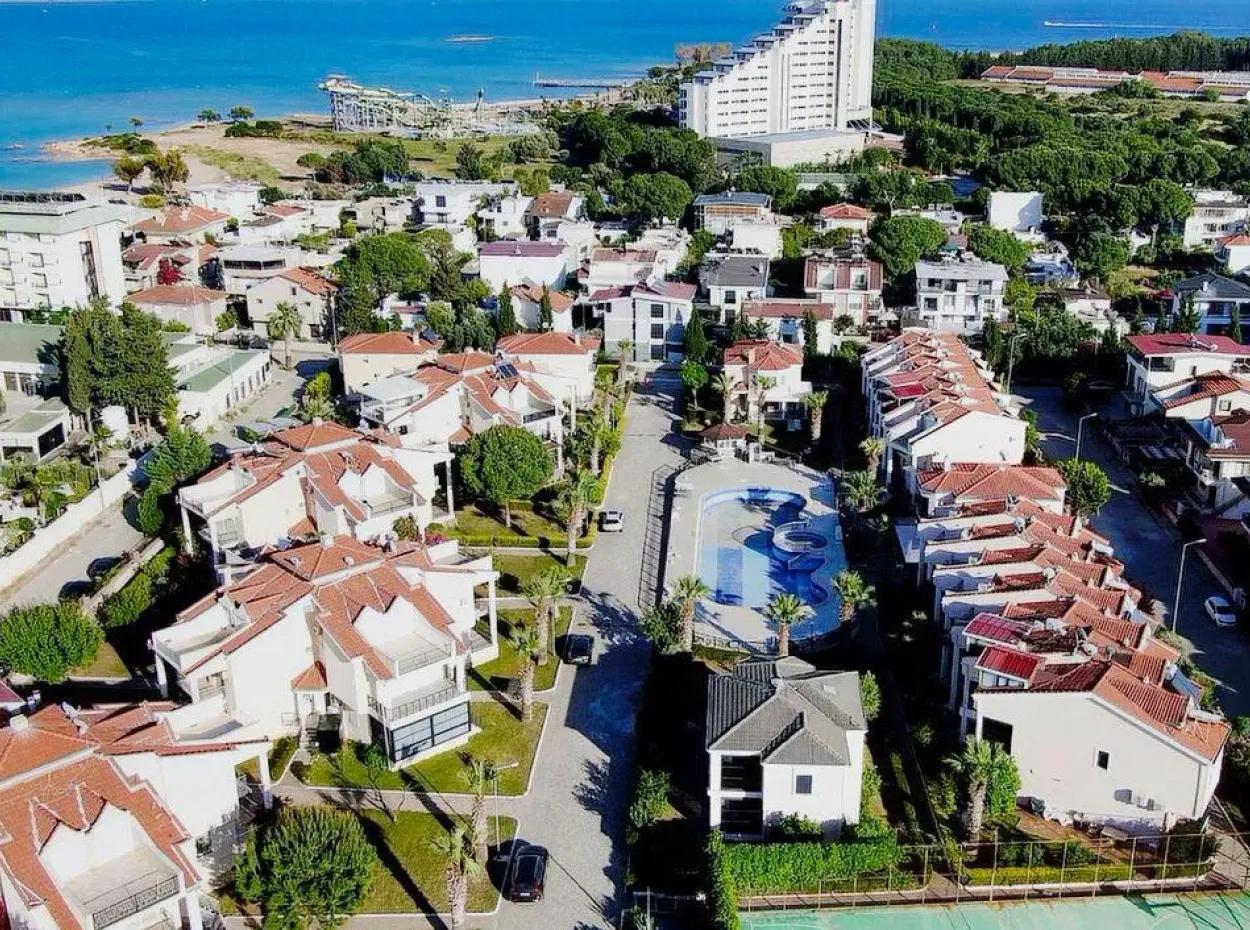 Villa Zum Verkauf In Didim, 150M Vom Meer Entfernt, Mit Pool, Tennisplatz, Basketballplatz, Sicherheit Und In Einem Komplex