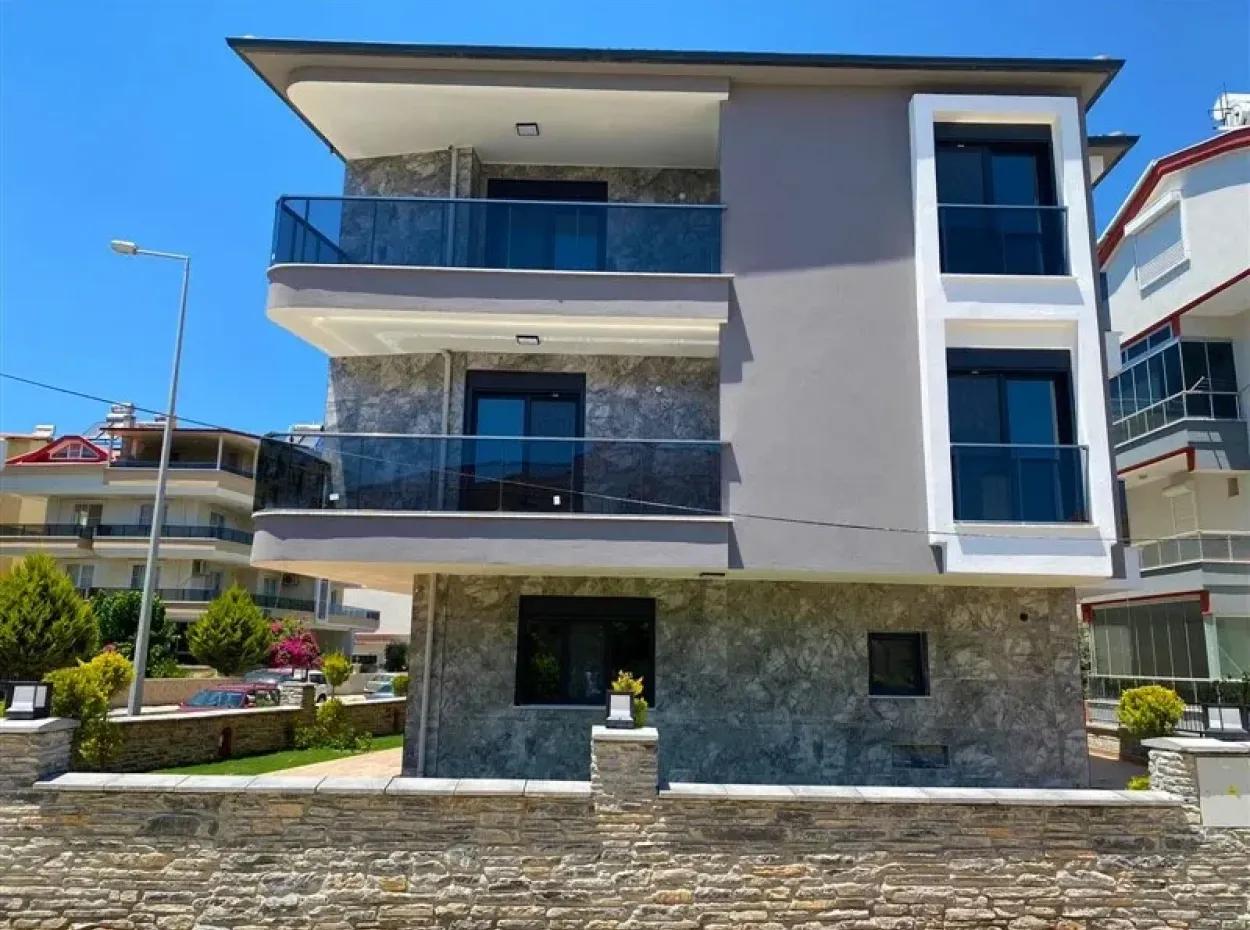 Didimde Villa For Sale With Garden Near Sea