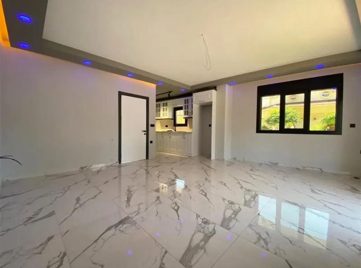 Didimde Villa For Sale With Garden Near Sea