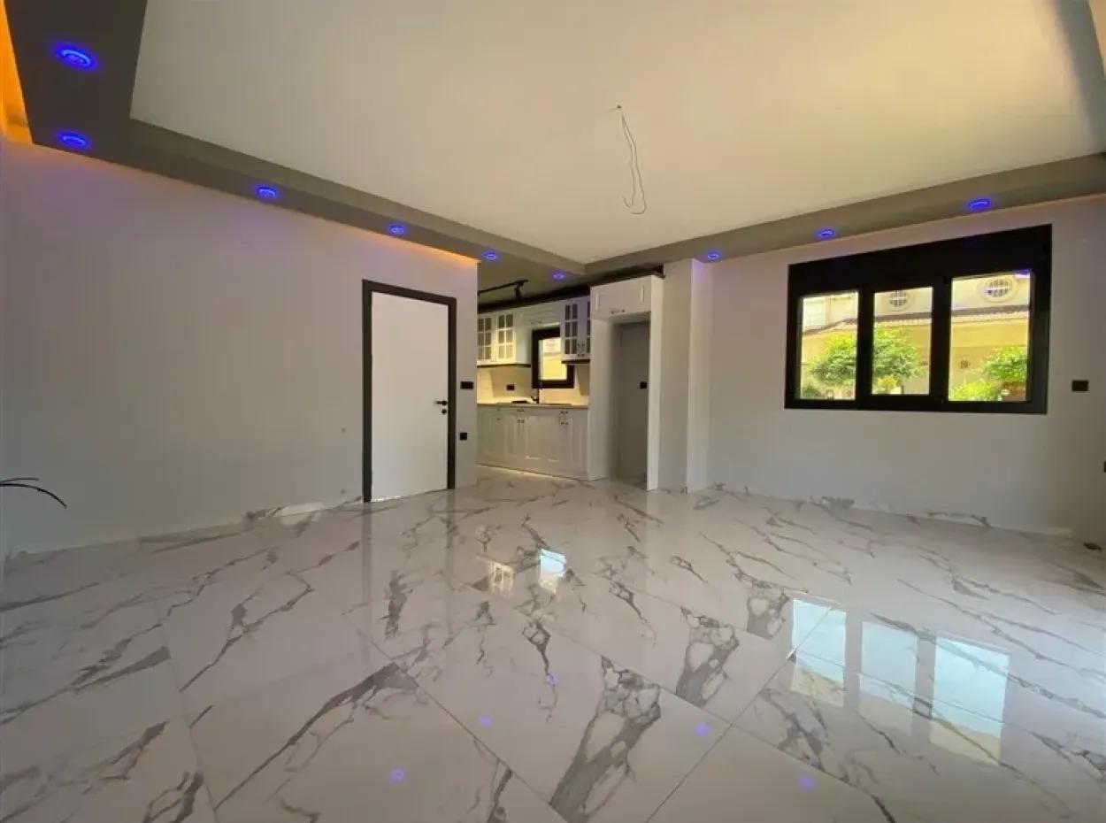 Didimde Villa For Sale With Garden Near Sea