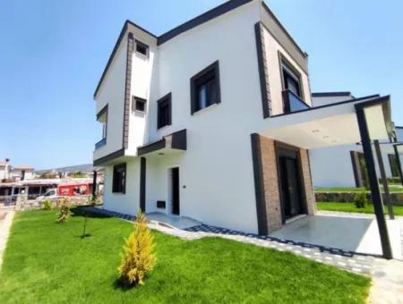 Didim Akbükte Detached Villa For Sale With Garden Pool