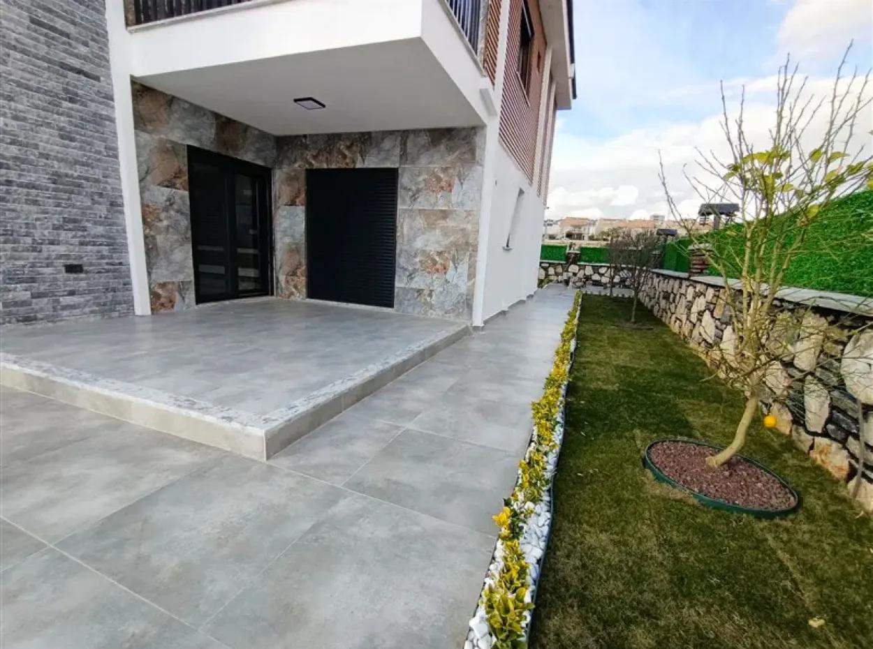 500 M2 Arsa İçinde Havuzlu Müstakil Satılık Villa