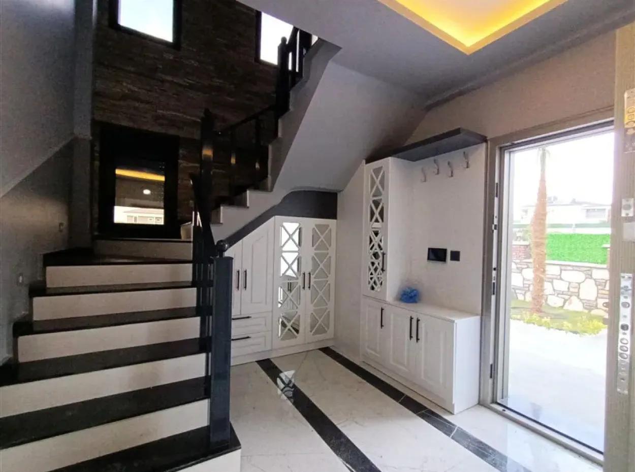 500 M2 Arsa İçinde Havuzlu Müstakil Satılık Villa