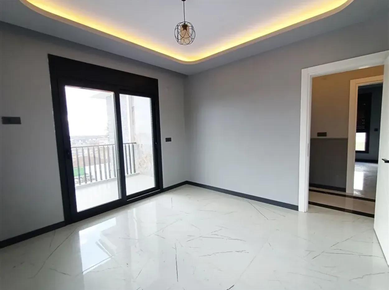 500 M2 Arsa İçinde Havuzlu Müstakil Satılık Villa