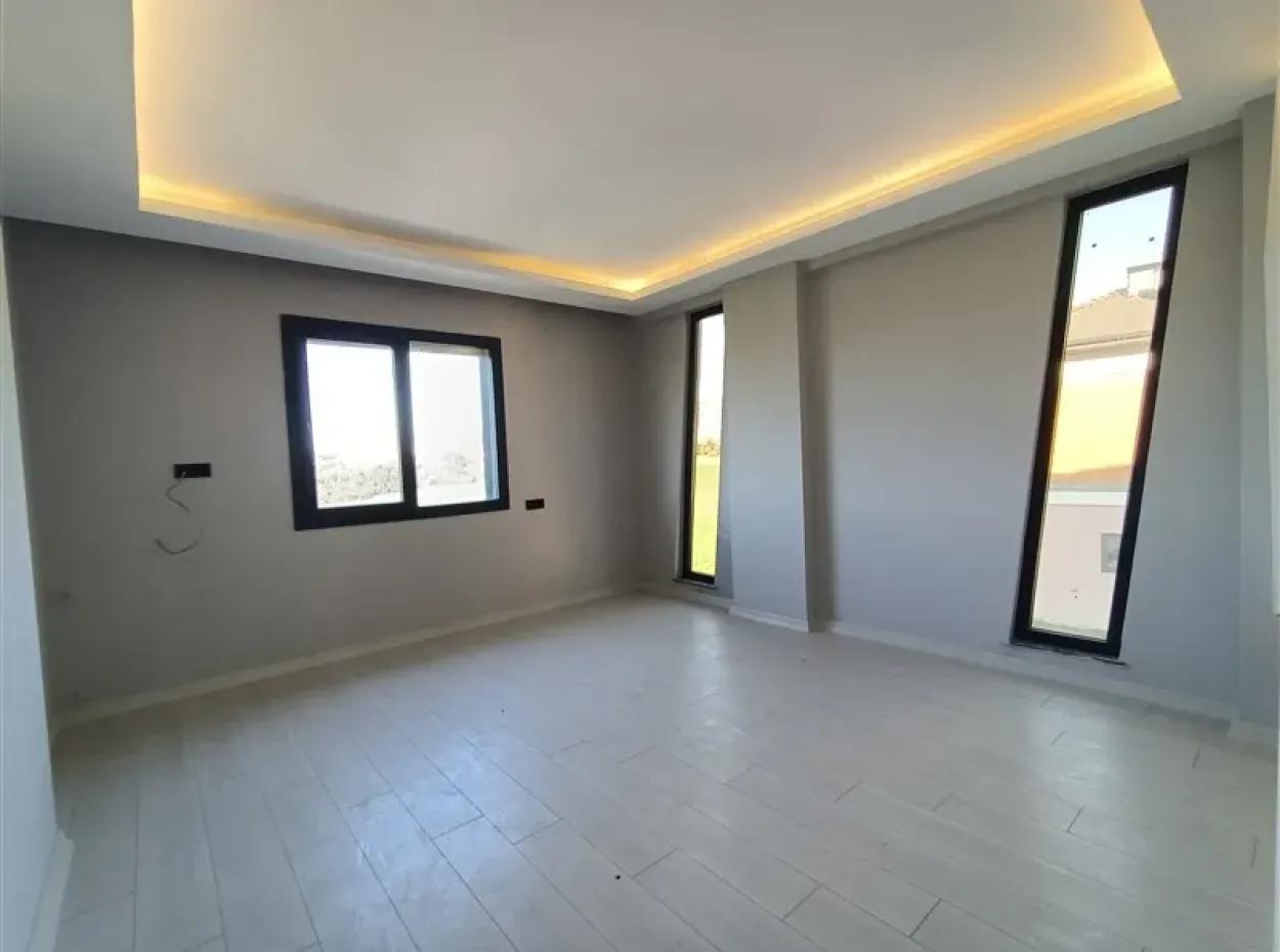 Didimde Havuzlu Bahçeli Sıfır Satılık Villa