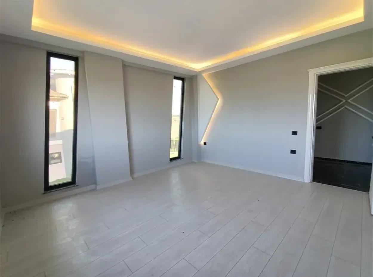 Didimde Havuzlu Bahçeli Sıfır Satılık Villa