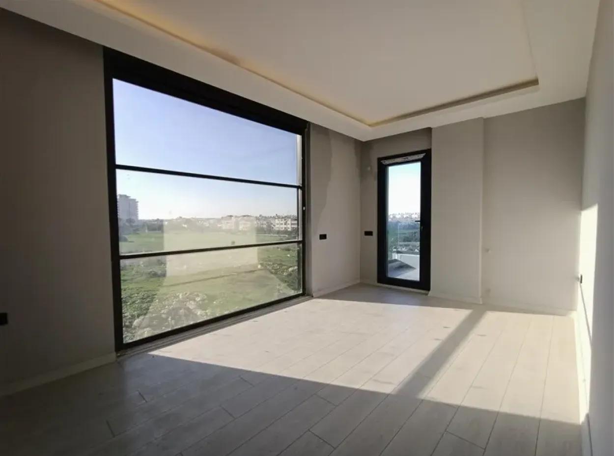 Didimde Havuzlu Bahçeli Sıfır Satılık Villa