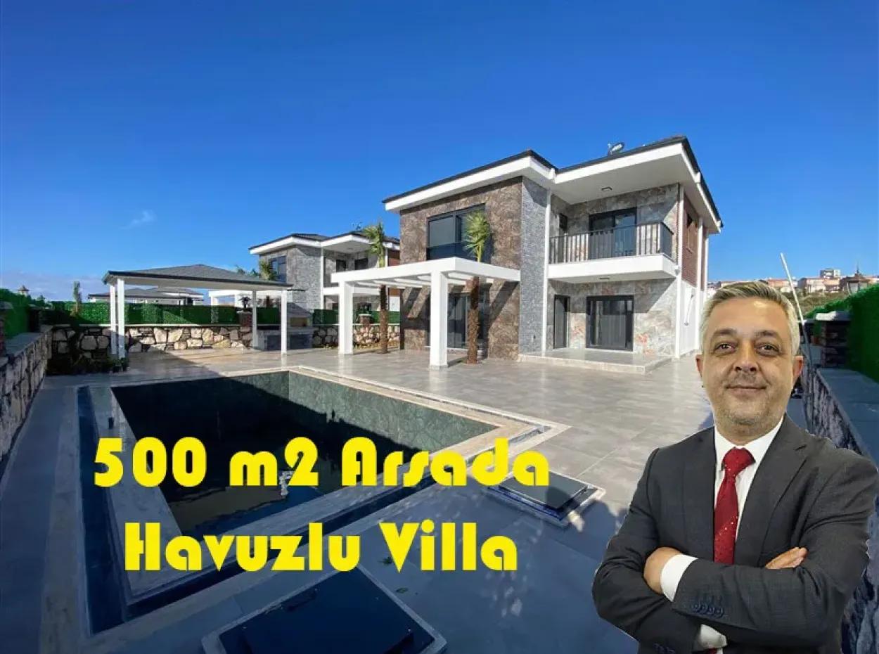 500 M2 Arsa İçinde Havuzlu Müstakil Satılık Villa