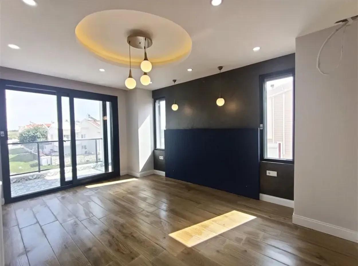 Didimde Havuzlu Bahçeli 5+1 Tam Müstakil Satılık Villa