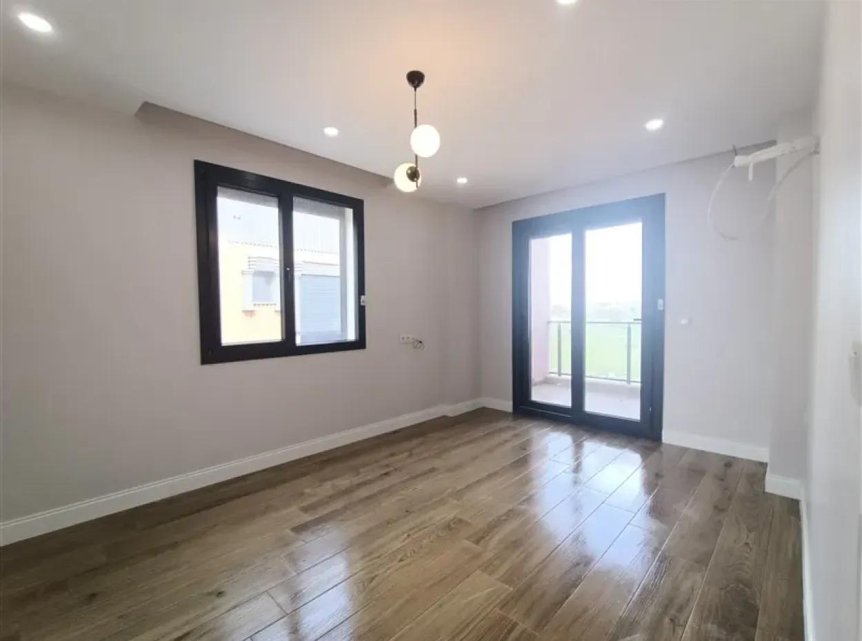 Didimde Havuzlu Bahçeli 5+1 Tam Müstakil Satılık Villa