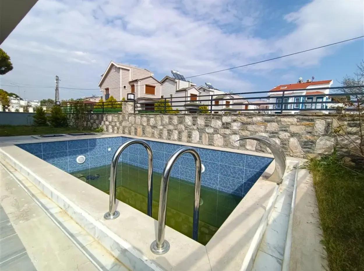 Didimde Denize 400M Havuzlu Bahçeli Müstakil Satılık Villa