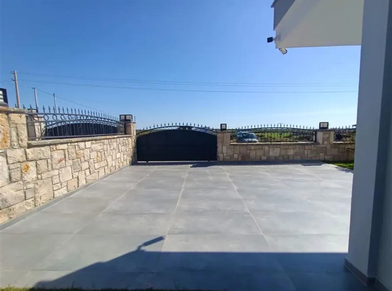 Didimde 6+1 Havuzlu Bahçeli Müstakil Satılık Villa