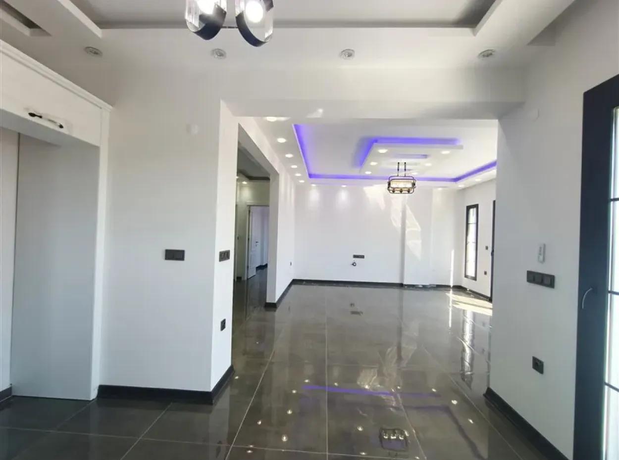 Didimde 6+1 Havuzlu Bahçeli Müstakil Satılık Villa