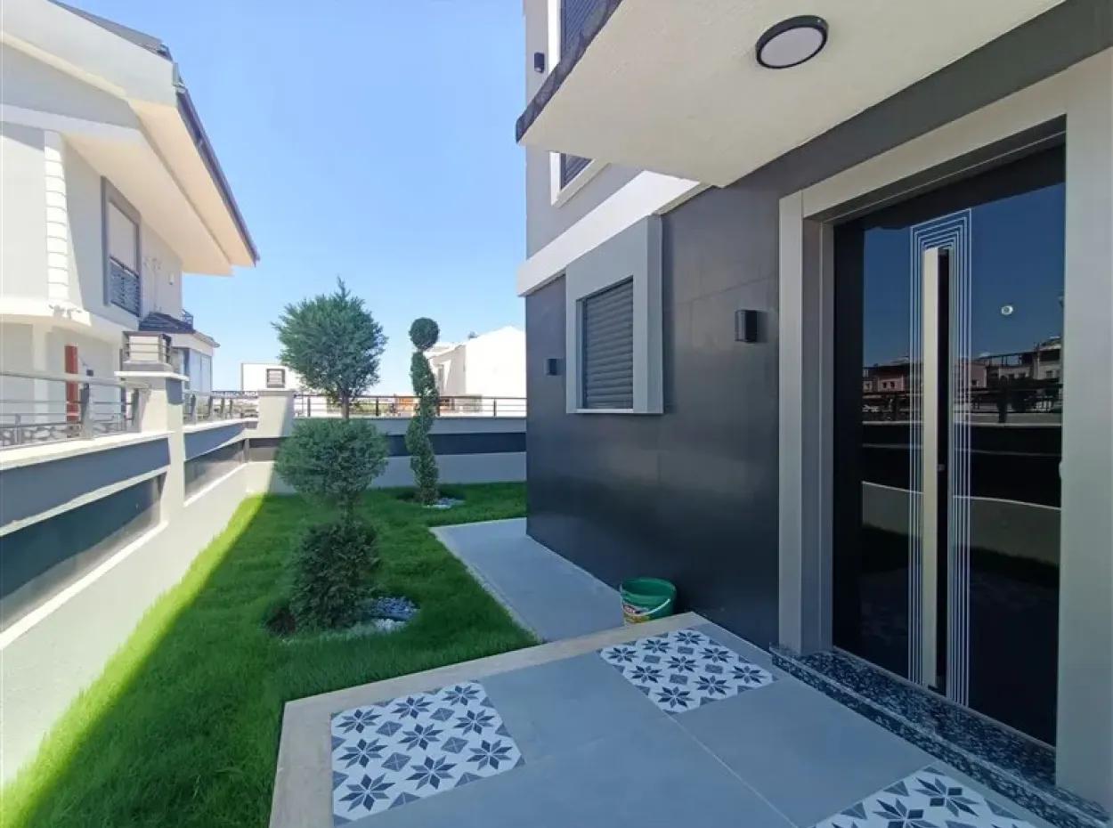 Didimde Havuzlu Bahçeli Sıfır Satılık Müstakil Villa