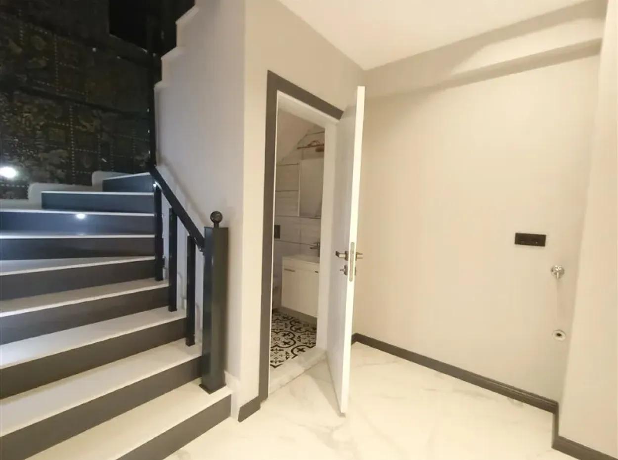 Didimde Havuzlu Bahçeli Sıfır Satılık Müstakil Villa