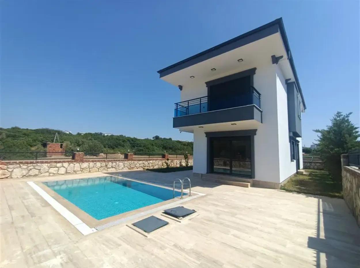 Didim Altınkum Havuzlu Bahçeli Satılık Müstakil Villa