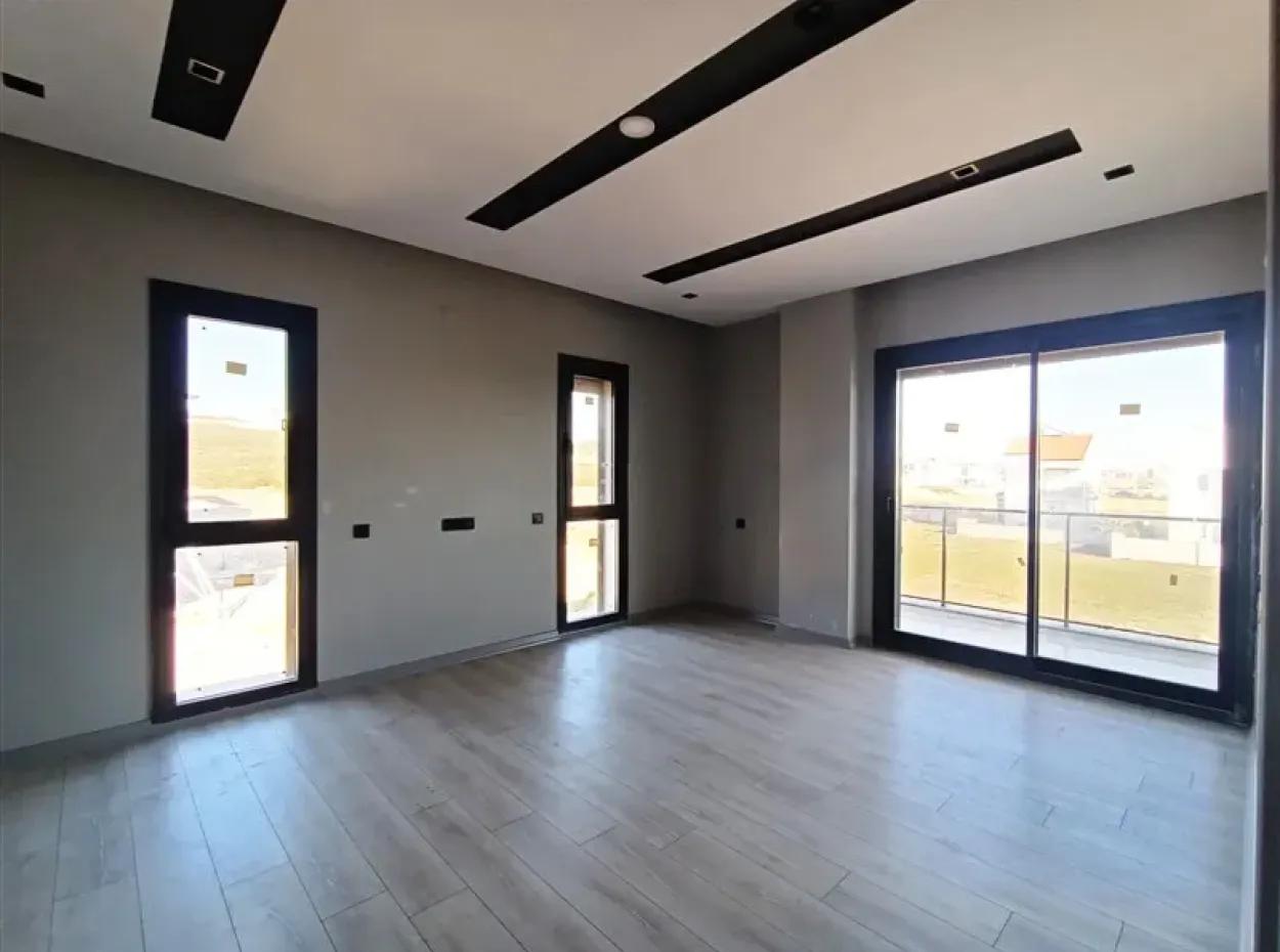 Didimde Satılık Villa, Havuzlu Bahçeli Satılık Müstakil Ev