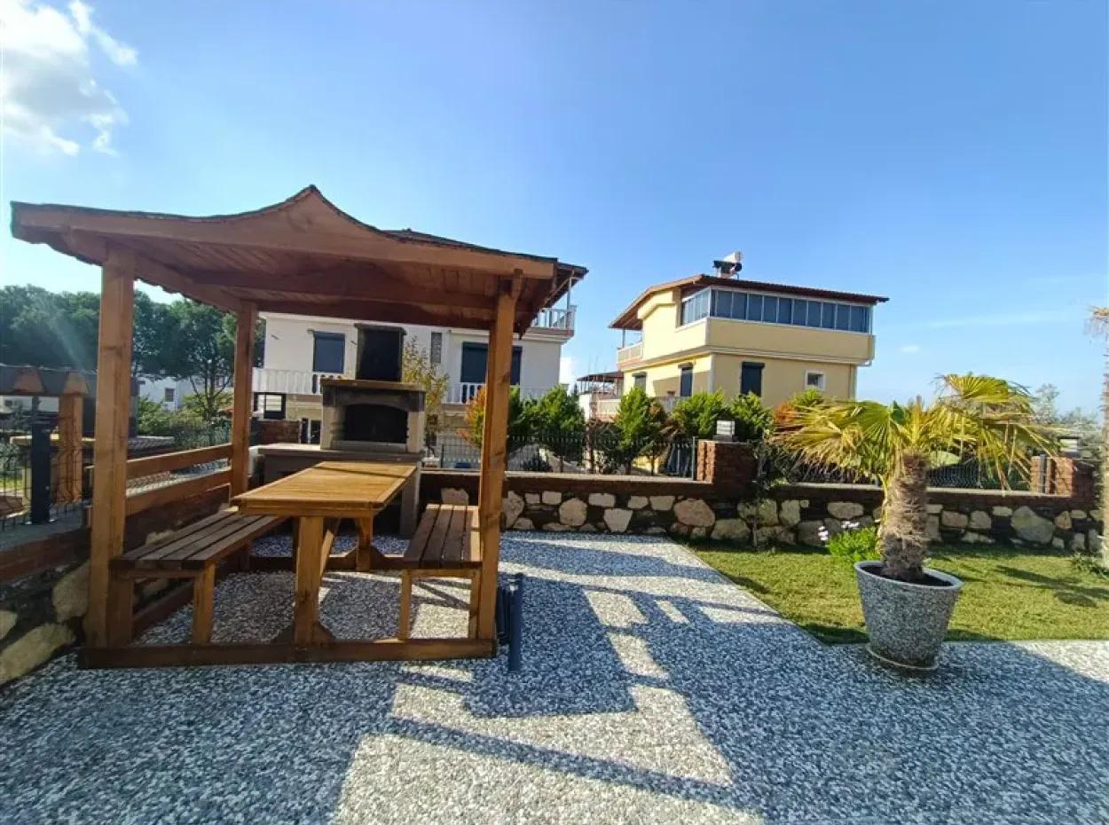 Akbükte Satılık Villa, Köşe Tam Müstakil Satılık Villa