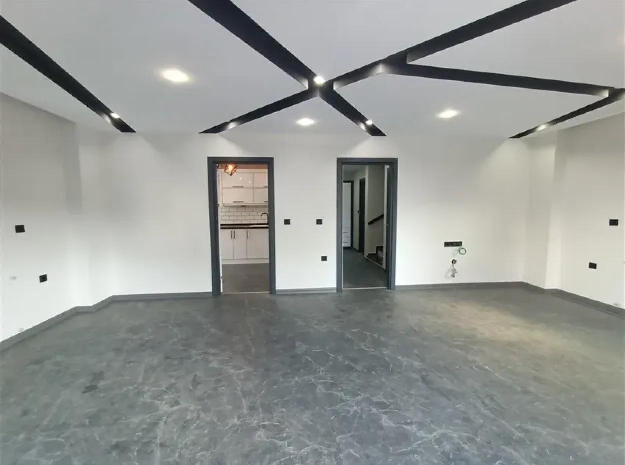 Akbükte Satılık Villa, Köşe Tam Müstakil Satılık Villa