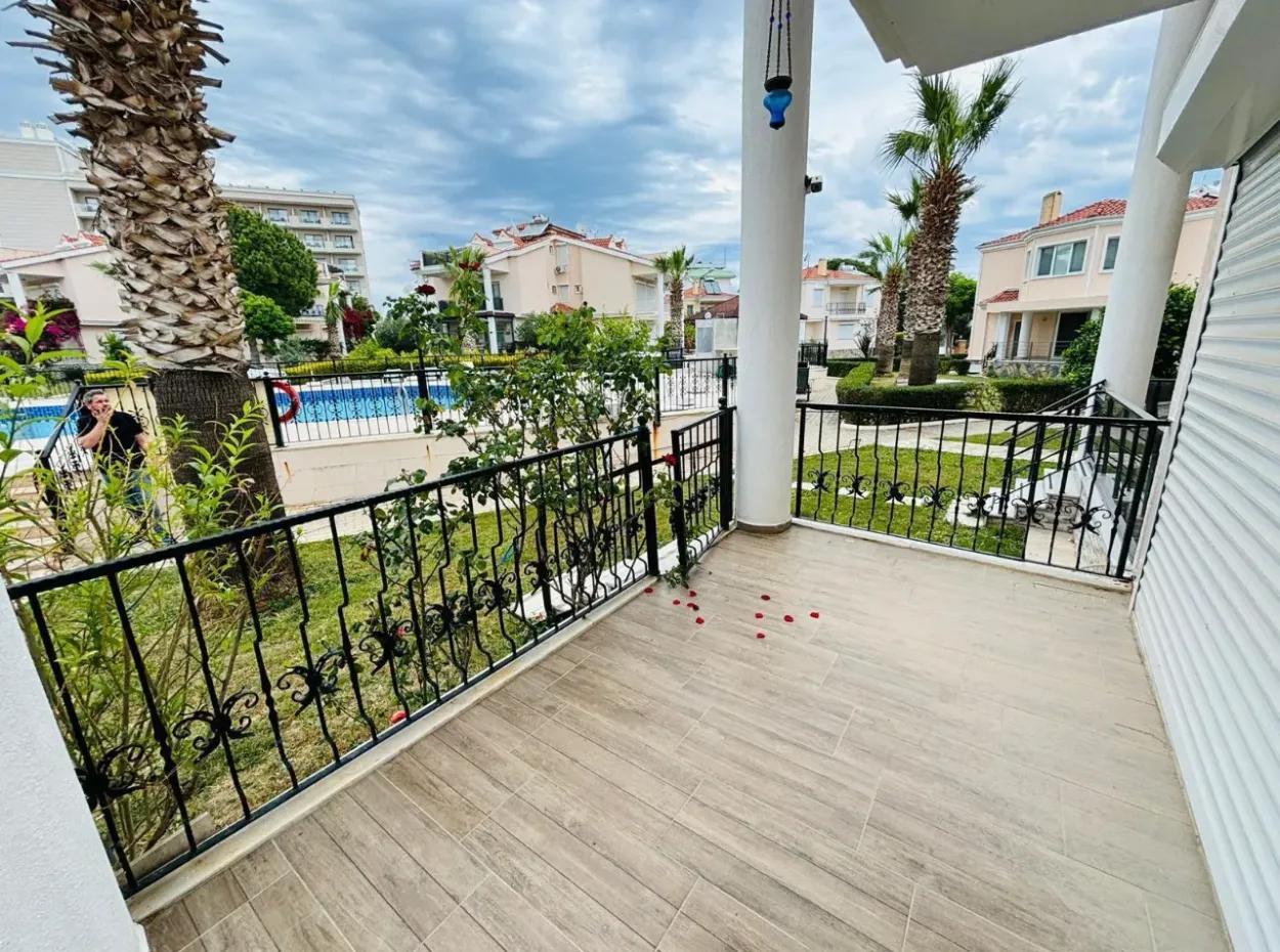 Didimde Denize 150M Havuzlu Tenis Kortlu Basketbol Saha Güvenlikli Sitede Satılık Villa