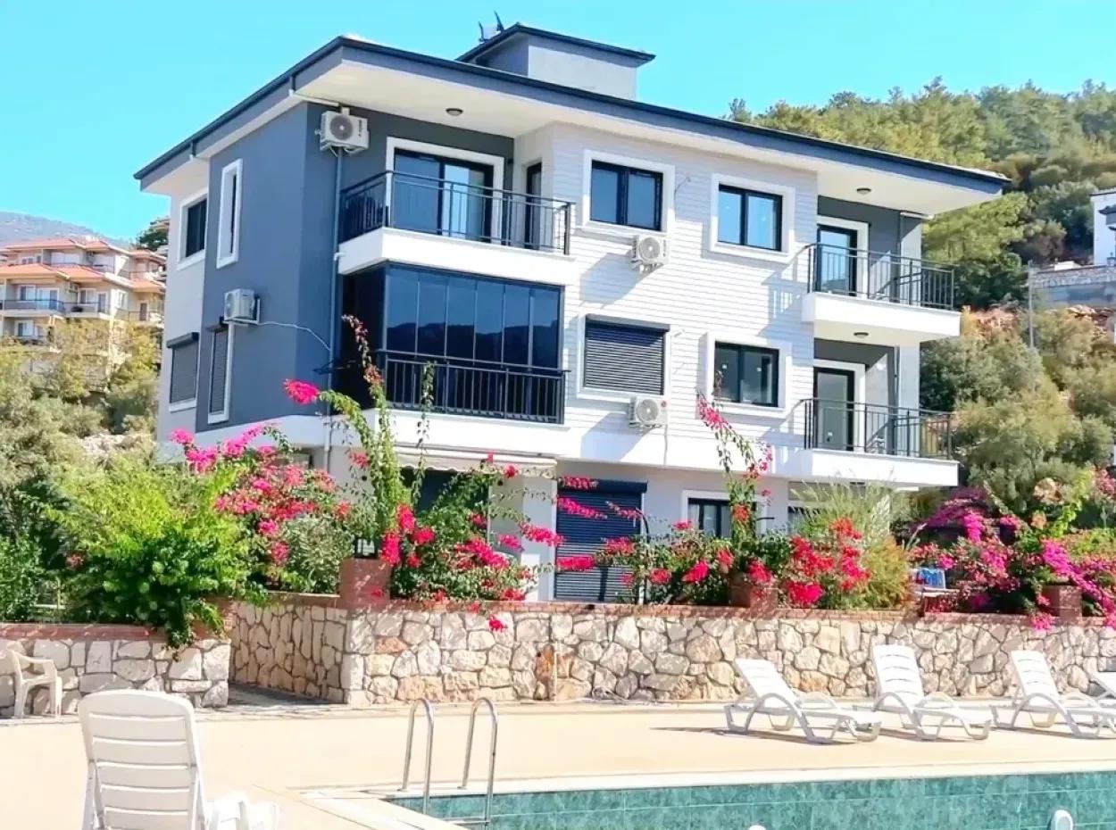 Didim Akbük'te Eşyalı Havuzlu Satılık Daire
