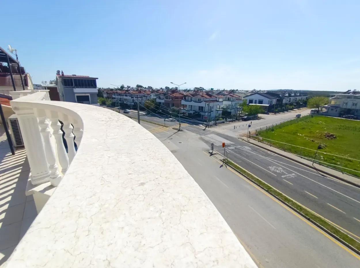 Didimde Büyük Teraslı 2 Havuzlu Sitede Satılık Dubleks