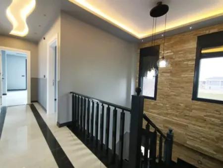 500 M2 Arsa İçinde Havuzlu Müstakil Satılık Villa