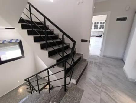 Havuzlu Bahçeli Önü Açık Müstakil Satılık Villa