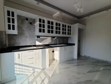 Havuzlu Bahçeli Önü Açık Müstakil Satılık Villa