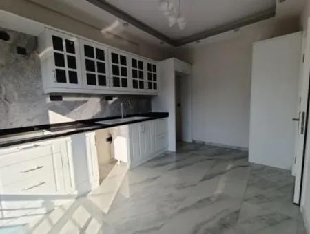 Havuzlu Bahçeli Önü Açık Müstakil Satılık Villa