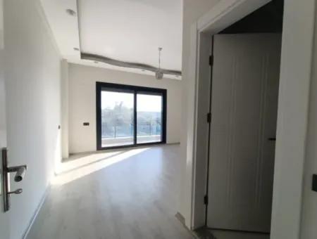 Havuzlu Bahçeli Önü Açık Müstakil Satılık Villa
