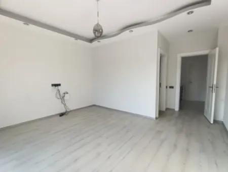Havuzlu Bahçeli Önü Açık Müstakil Satılık Villa