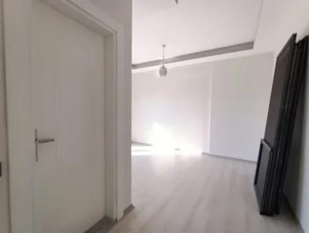 Havuzlu Bahçeli Önü Açık Müstakil Satılık Villa