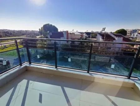 Havuzlu Bahçeli Önü Açık Müstakil Satılık Villa