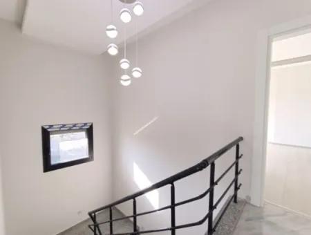 Havuzlu Bahçeli Önü Açık Müstakil Satılık Villa