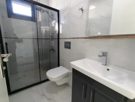 Havuzlu Bahçeli Önü Açık Müstakil Satılık Villa
