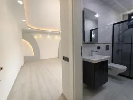 Havuzlu Bahçeli Önü Açık Müstakil Satılık Villa