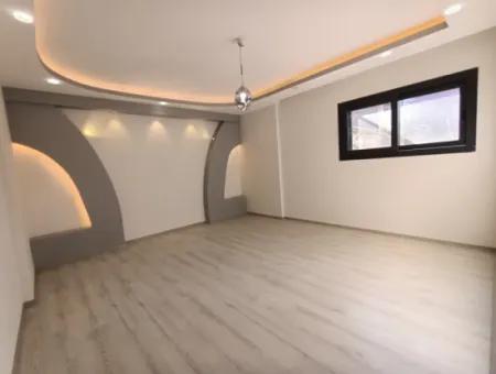 Havuzlu Bahçeli Önü Açık Müstakil Satılık Villa