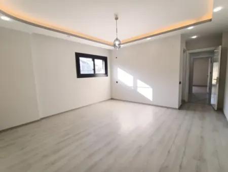 Havuzlu Bahçeli Önü Açık Müstakil Satılık Villa