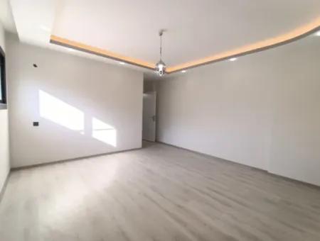 Havuzlu Bahçeli Önü Açık Müstakil Satılık Villa