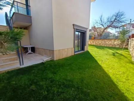 Havuzlu Bahçeli Önü Açık Müstakil Satılık Villa