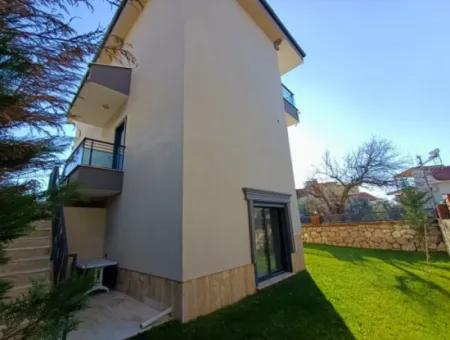 Havuzlu Bahçeli Önü Açık Müstakil Satılık Villa