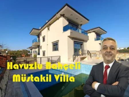 Havuzlu Bahçeli Önü Açık Müstakil Satılık Villa