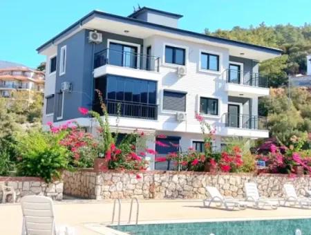 Didim Akbük'te Eşyalı Havuzlu Satılık Daire